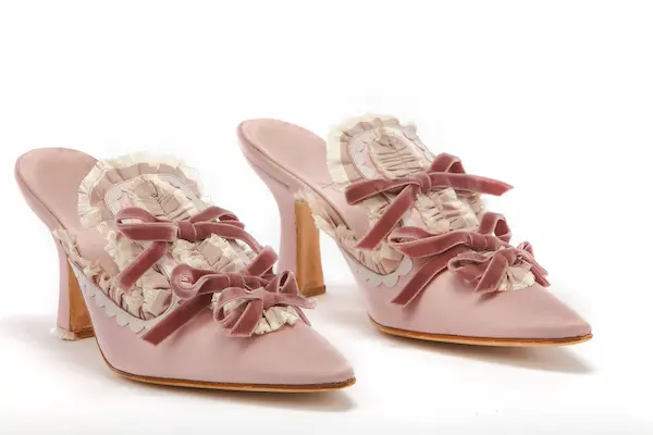 Zapatos diseñados por Manolo Blahnik para la película 'Marie Antoinette' de Sofia Coppola (2006) Zapatos diseñados por Manolo Blahnik para la película 'Marie Antoinette' de Sofia Coppola (2006)