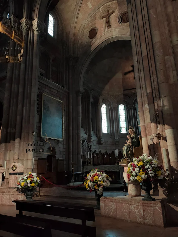Cuadros del altar de la Basílica ©Fotografía propia Cuadros del altar de la Basílica ©Fotografía propia