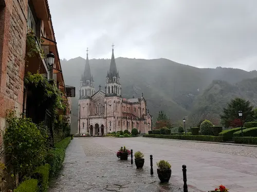 Covadonga histórica, espiritual y natural