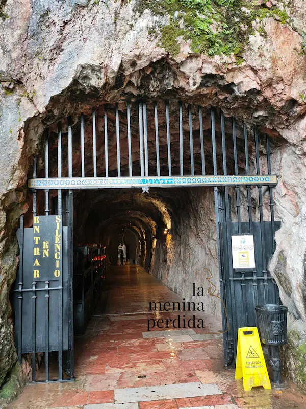 Entrada a la Santa Cueva ©Fotografía propia Entrada a la Santa Cueva ©Fotografía propia